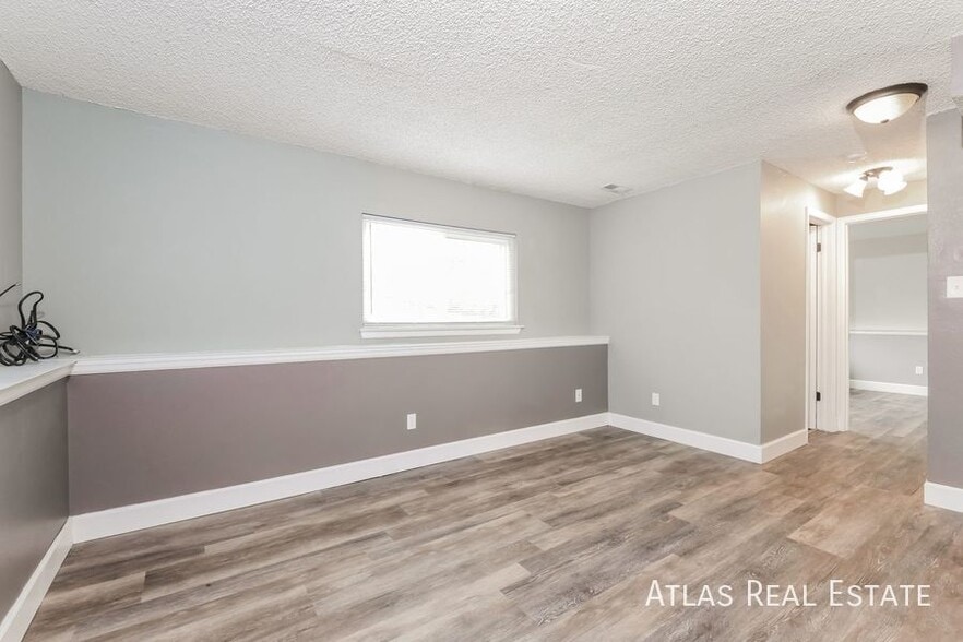 Building Photo - 11630 Kendall Cir