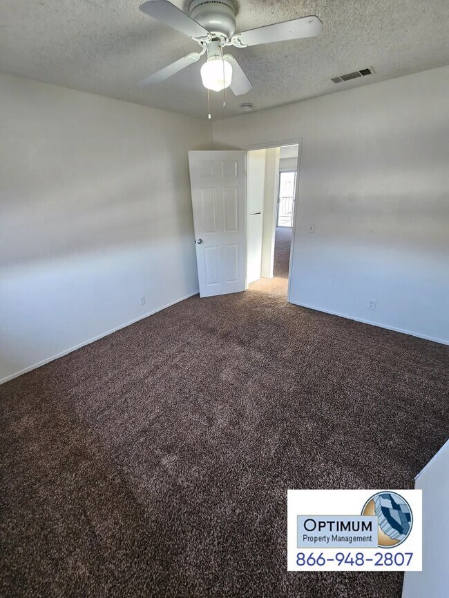 Building Photo - 15875 Green Hill Dr