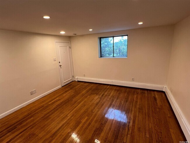 Building Photo - 21 E Cedar St