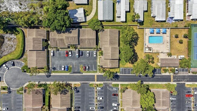 Building Photo - 2131 Ridge Rd S