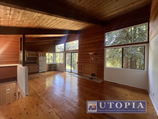 Building Photo - 10585 Redwood Dr