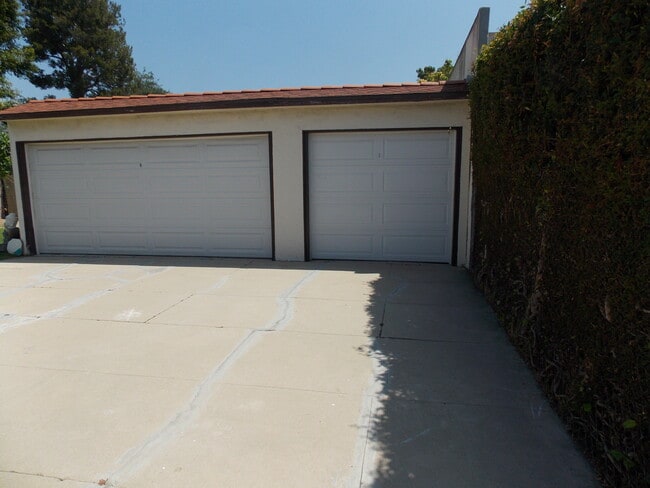 SINGLE CAR GARAGE - 6201 Commodore Sloat Dr