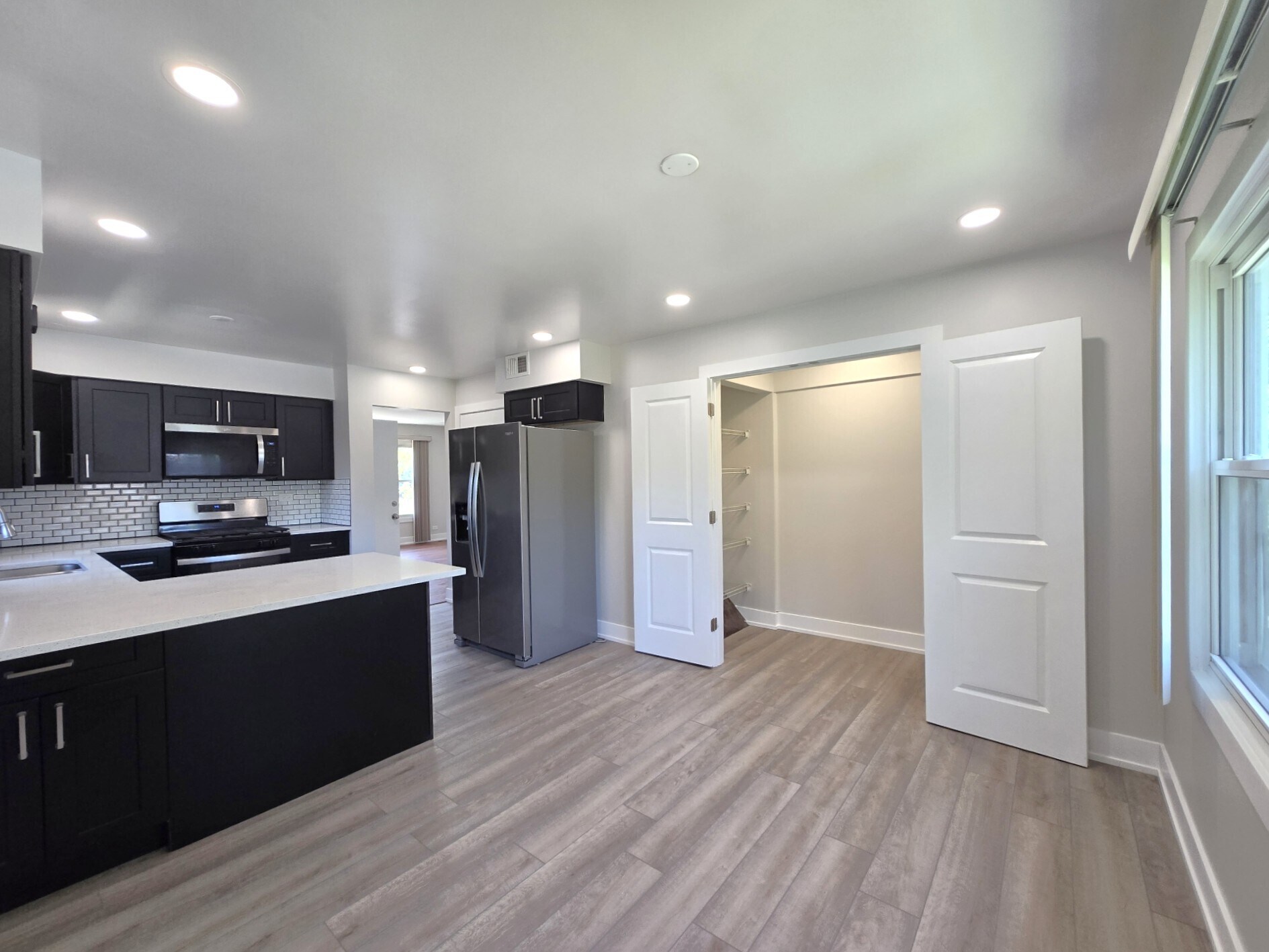 Building Photo - 1002 E Callero Cir
