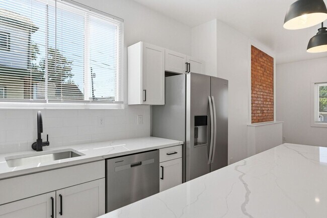 Building Photo - Brand New Renovation - Sharpsburg