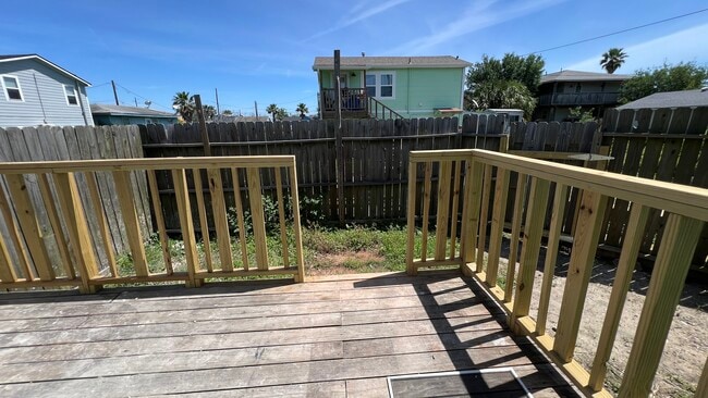 Building Photo - 2112 Victory Ave