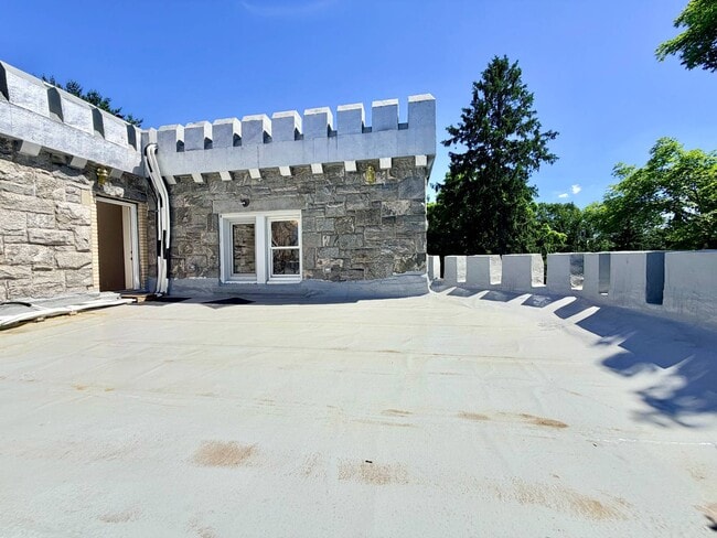 Building Photo - 155 Beacon Hill Dr