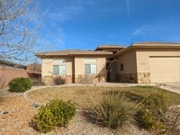 Building Photo - 4 Bedroom Home Near Pine View High School With 2 Car Garage
