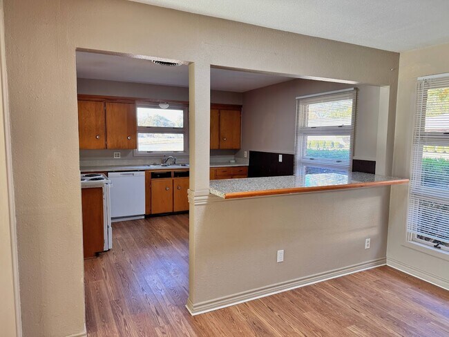 Building Photo - 703 Pecan St