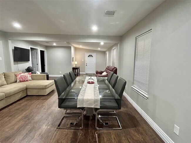 Building Photo - 4010 Chapman St