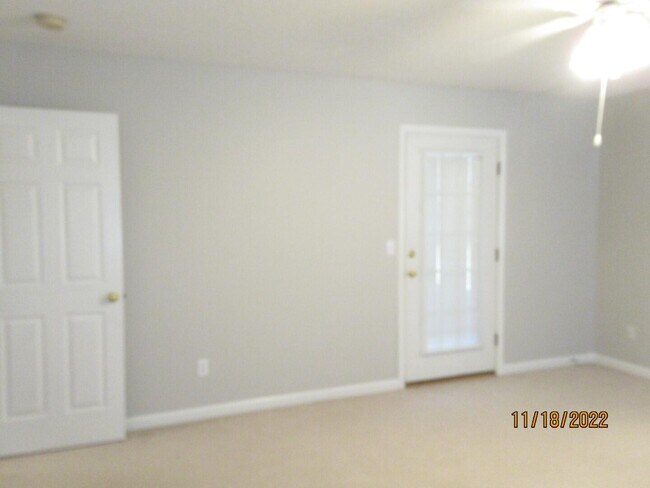 Building Photo - 3840 Oleander Dr