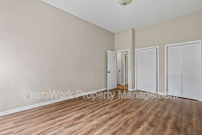 Building Photo - 9 Stallion Ct