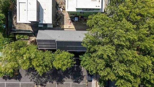Building Photo - 66 Thorndike St