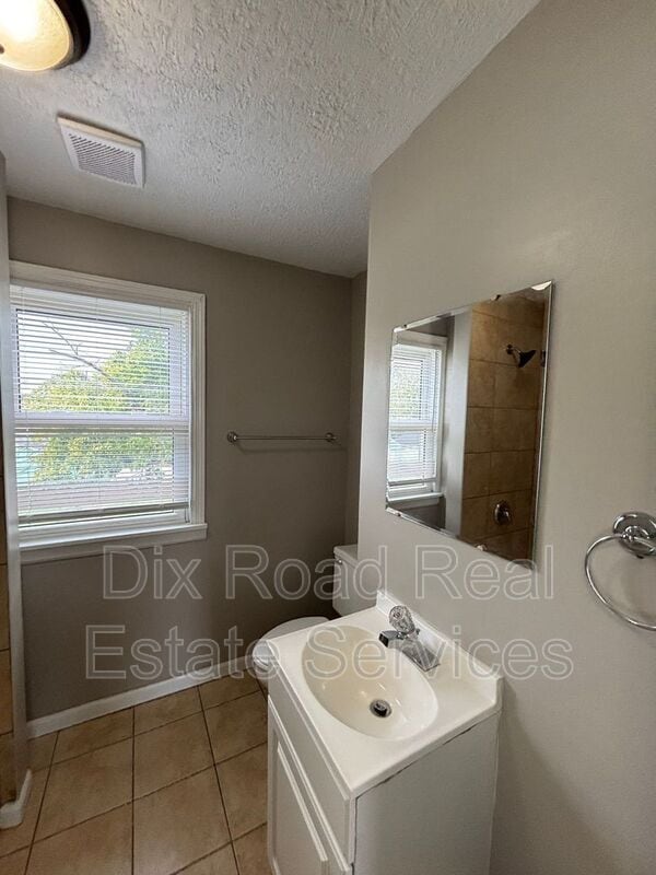 Building Photo - 1404 Young St