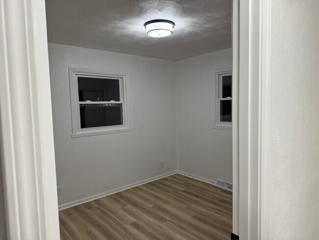 Building Photo - 250 Westridge Rd