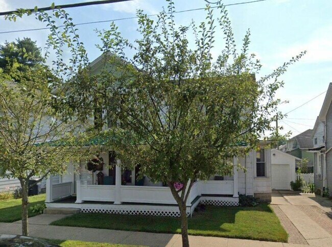 Primary Photo - 612 N Maple St
