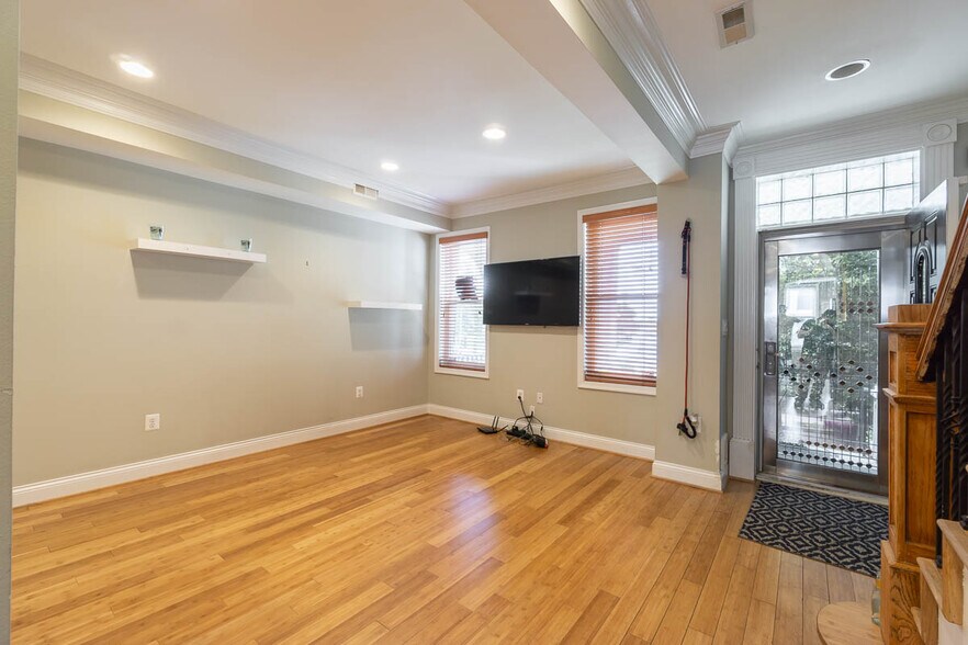 Building Photo - 503 Columbia Rd NW