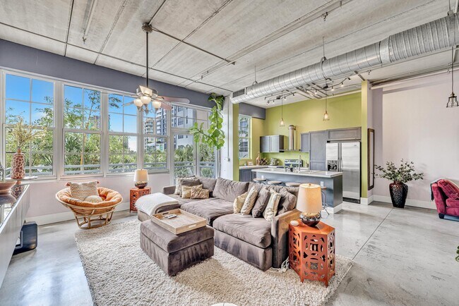 Building Photo - 425 N Andrews Ave