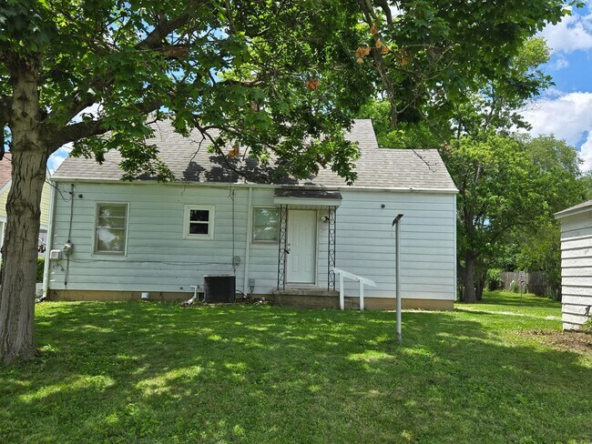 Building Photo - 3250 Dresden St