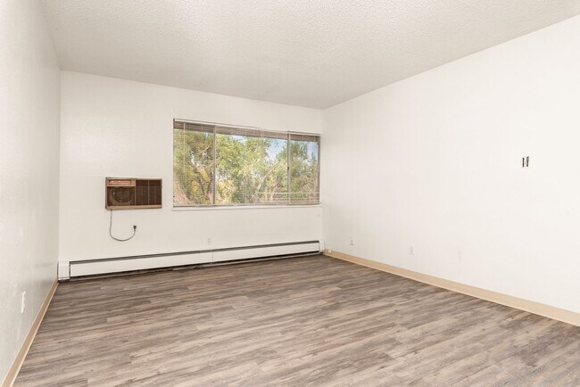 Building Photo - 3611 E San Miguel St