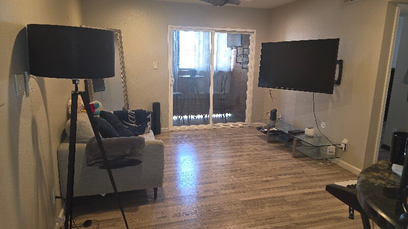 Building Photo - 4410 N Longview Ave