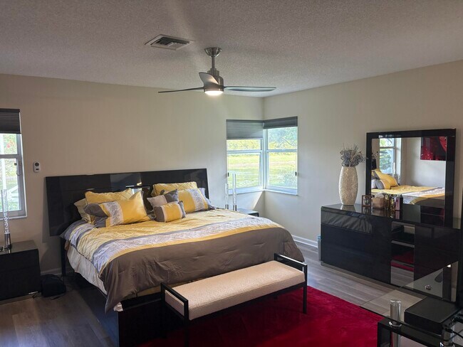 Building Photo - 7275 Summer Tree Dr