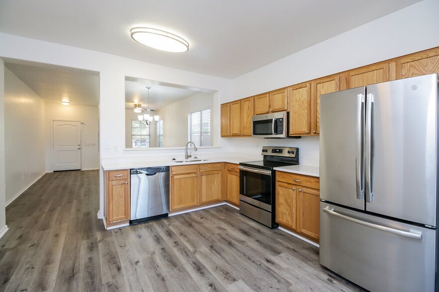 Building Photo - 2331 W St Catherine Ave