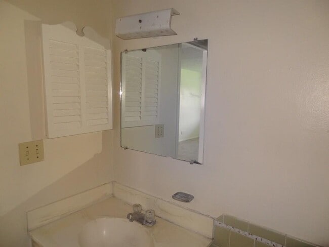 Building Photo - 3905 Flory Ave