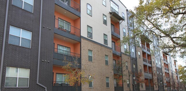 Building Photo - 21 Pearl
