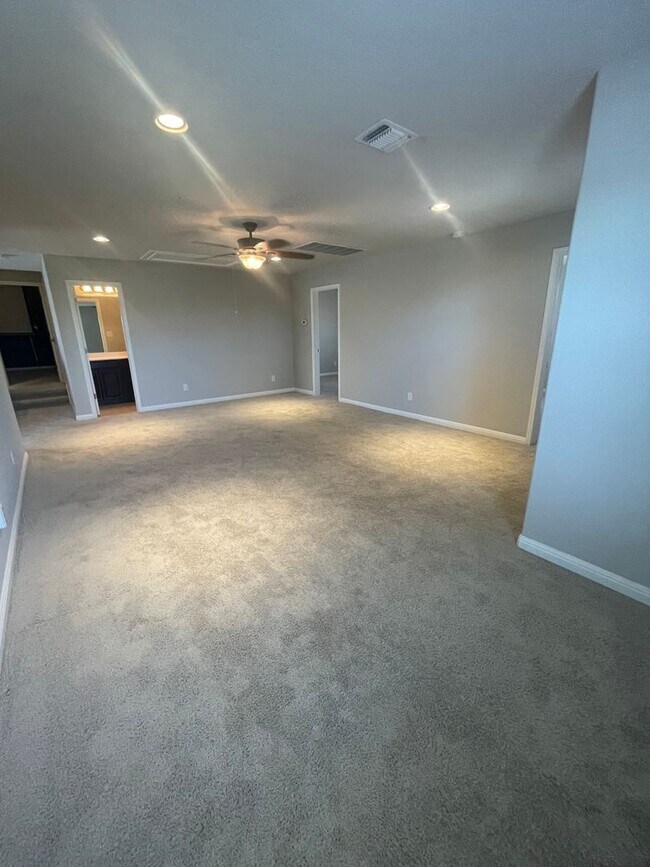 Building Photo - 22427 Carriage Bush