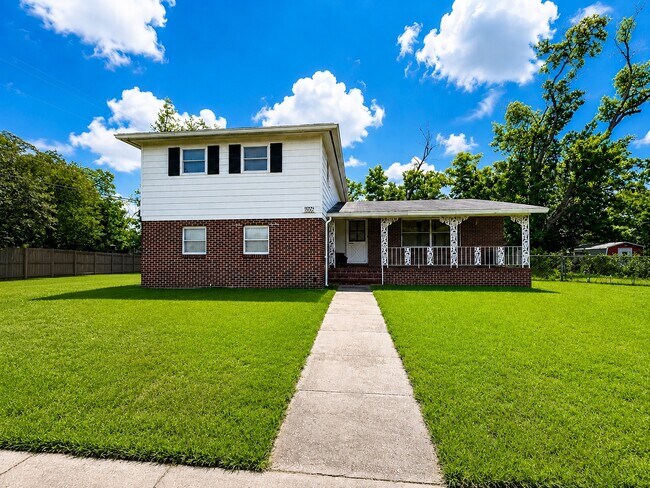 Building Photo - 6006 Jaguar Dr W