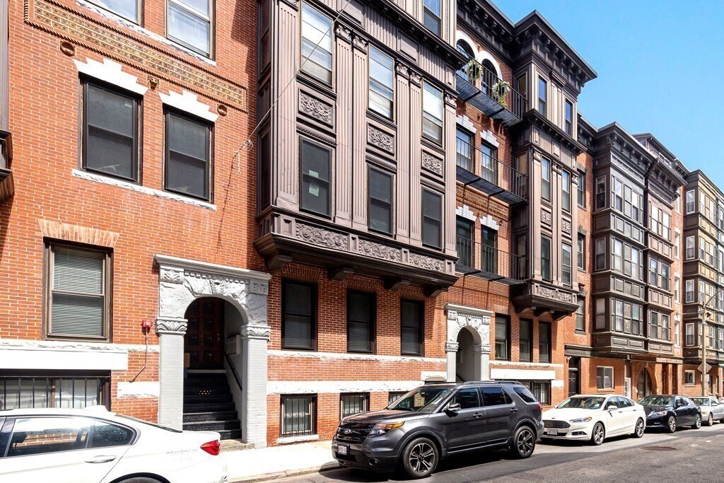 Building Photo - 12 Battery St