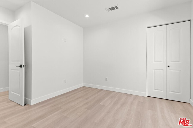 Building Photo - 119-119 S Myers St