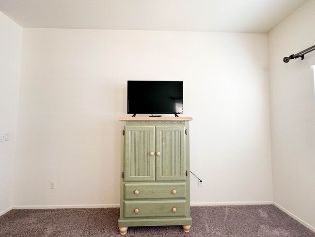 Building Photo - COMING SOON! * RARE OPPORTUNITY * SENIOR (55+) ROOM FOR RENT IN PRISTINE GATED COMMUNITY IN MENIFEE!