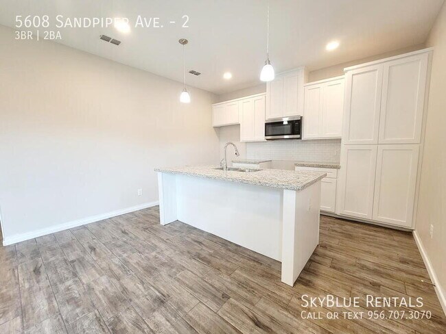 Building Photo - 5608 Sandpiper Ave