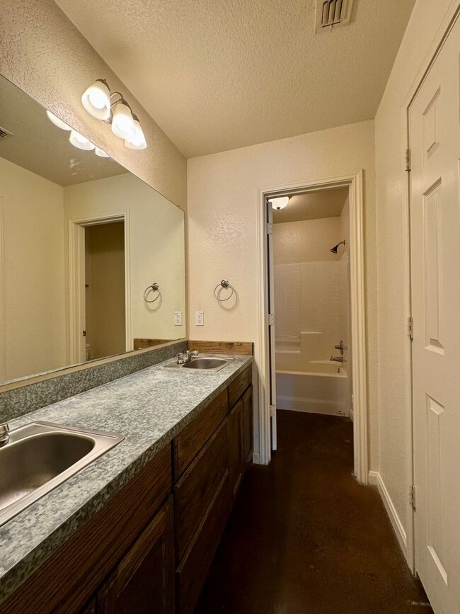 Building Photo - Duplex