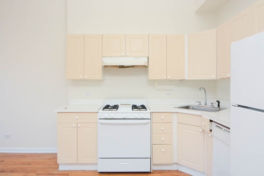 Building Photo - 909 W Dakin St