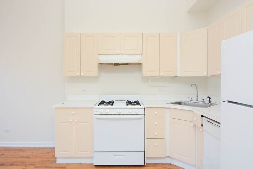 Building Photo - 920 W Dakin St