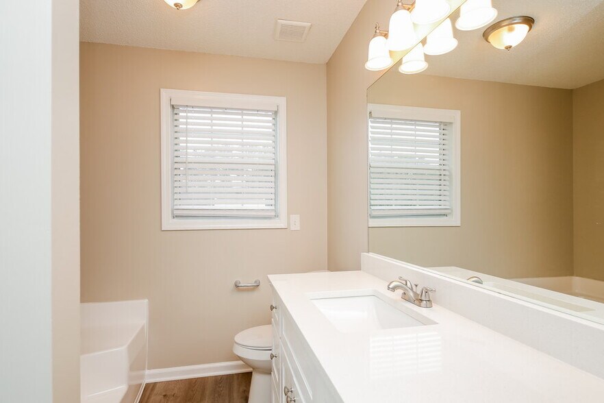 Building Photo - 428 Ivy Crest Dr