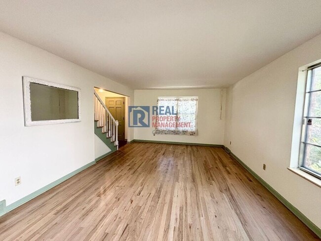 Building Photo - 3320 S Locust St