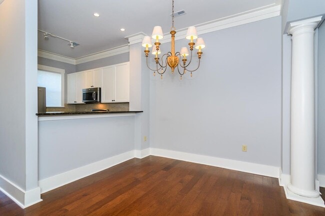 Building Photo - Biltmore Park Townhouse