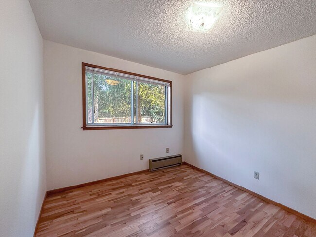 Building Photo - 3bd/1ba Redmond Home
