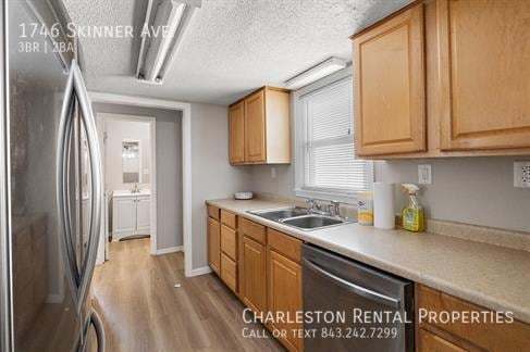 Building Photo - 1746 Skinner Ave