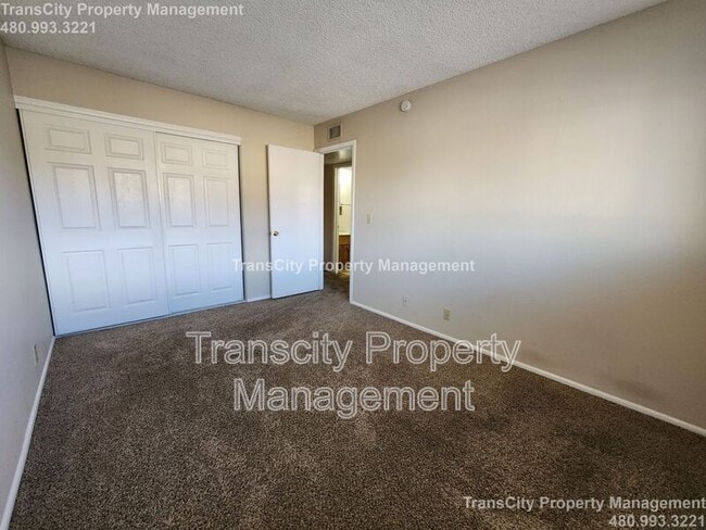 Building Photo - 286 W Palomino Dr