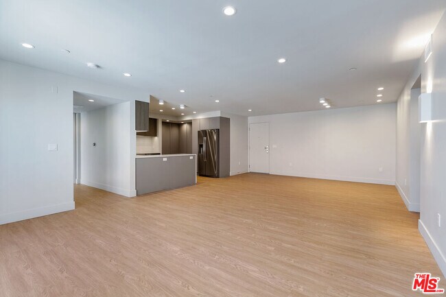 Building Photo - 11837 Mayfield Ave