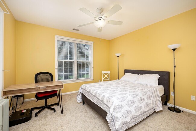 Building Photo - 2906 N Knightsbridge Cir