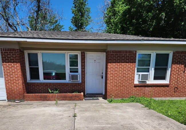 Primary Photo - 6118 Anderson St