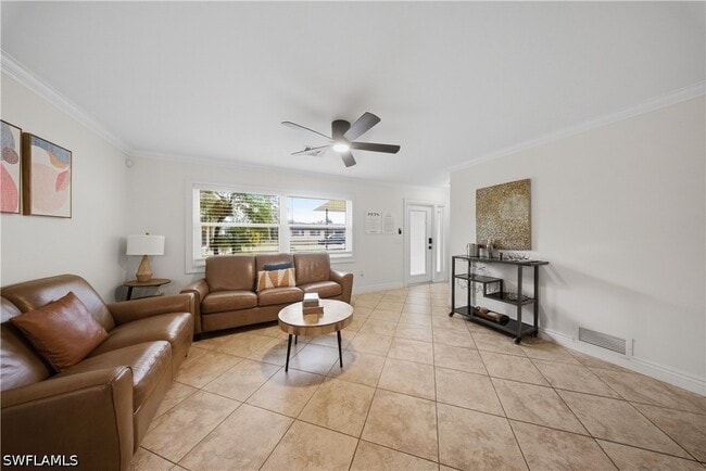 Building Photo - 2473 Poinciana St