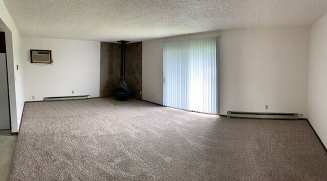 Building Photo - 1066