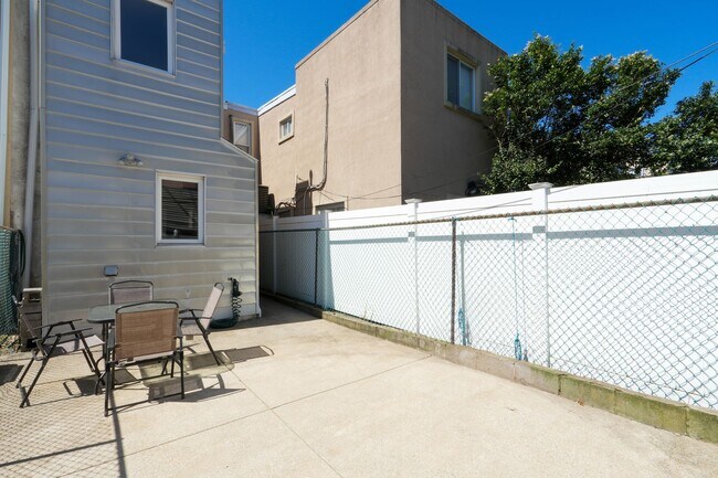 Building Photo - Charming Pennsport Rowhome with Private Backyard Oasis