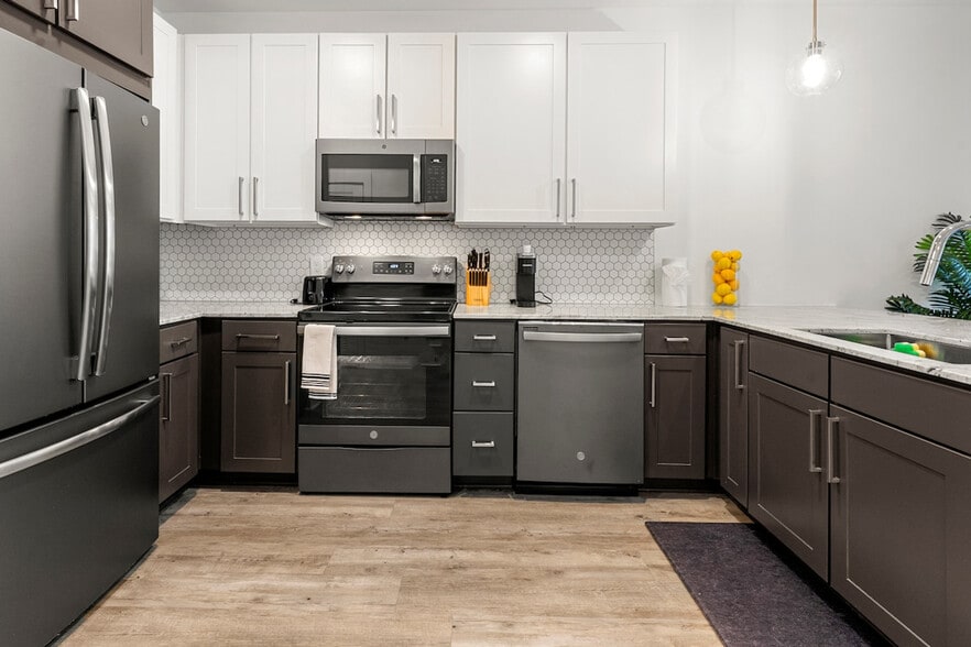 Building Photo - 230 Bill Kennedy Wy SE